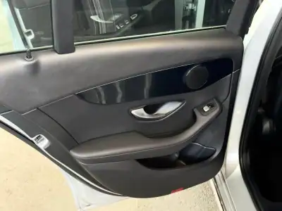 Mercedes-Benz C 300 2019 - 25900 EUR, 228972 km - AUTO.MOTO.pt - 228972km - foto 17 de 35