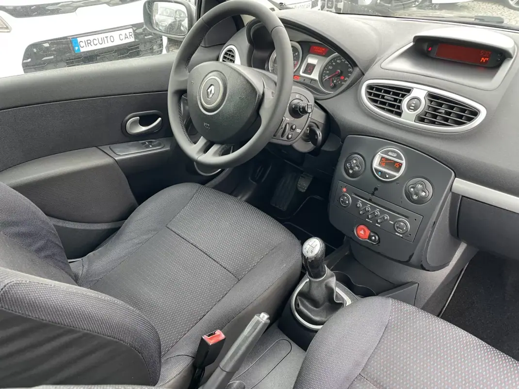Renault Clio 2008 - 3500 EUR, 376787 km - AUTO.MOTO.pt - 376787km - foto 14 de 21