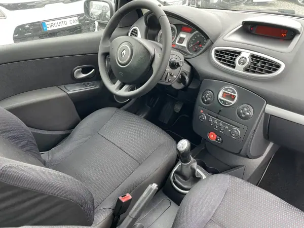 Renault Clio 2008 - 3500 EUR, 376787 km - AUTO.MOTO.pt - 376787km - foto 14 de 21