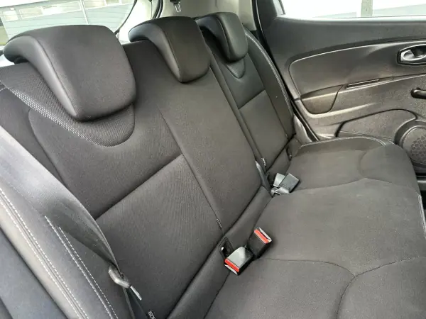 Renault Clio 2018 - 10900 EUR, 138929 km - AUTO.MOTO.pt - 138929km - foto 40 de 46