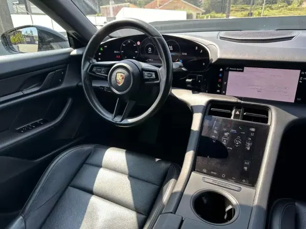 Porsche Taycan 2022 - 67900 EUR, 90000 km - AUTO.MOTO.pt - 90000km - foto 25 de 60