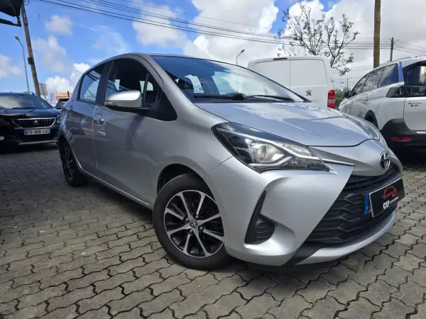 Toyota Yaris 2020 - 13490 EUR, 130000 km - AUTO.MOTO.pt - 130000km - foto 5 de 14
