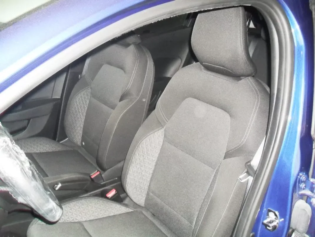 Renault Clio 2021 - 14950 EUR, 8700 km - 8700km - foto 10 de 10