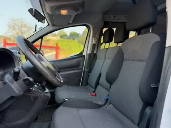 Citroën Berlingo 2017 - 11900 EUR, 176000 km - AUTO.MOTO.pt - 176000km - foto 5 de 10