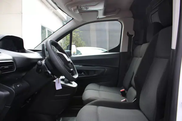 Peugeot Partner 1.5 BlueHDI Longa c/Barras Tejadilho 2021 - 14990 EUR, 117000 km - AUTO.MOTO.pt - 117000km - foto 12 de 19