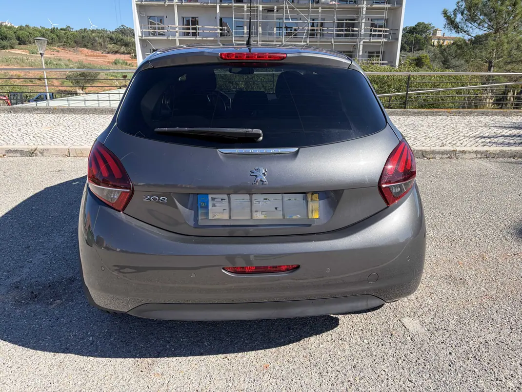 Peugeot 208 2018 - 10 EUR, 114000 km - 114000km - foto 7 de 15