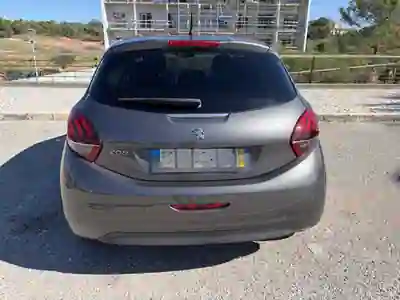 Peugeot 208 2018 - 10 EUR, 114000 km - 114000km - foto 7 de 15