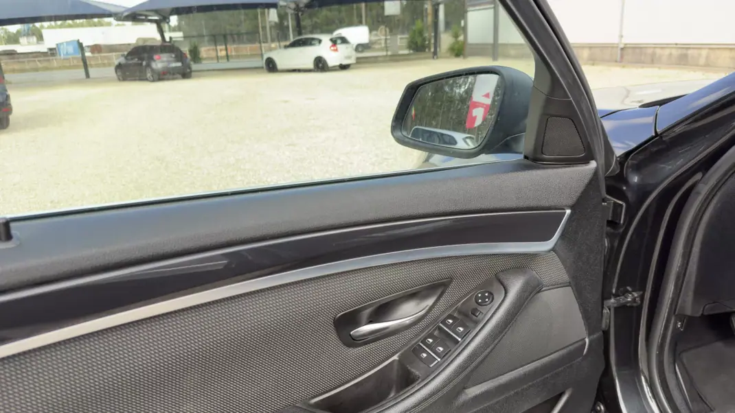 BMW 520 2013 - 16500 EUR, 244000 km - AUTO.MOTO.pt - 244000km - foto 29 de 47