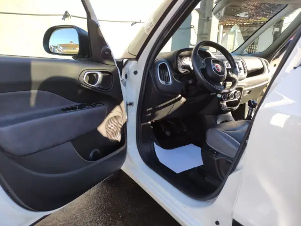 Fiat 500L 2014 - 11900 EUR, 121000 km - AUTO.MOTO.pt - 121000km - foto 10 de 24