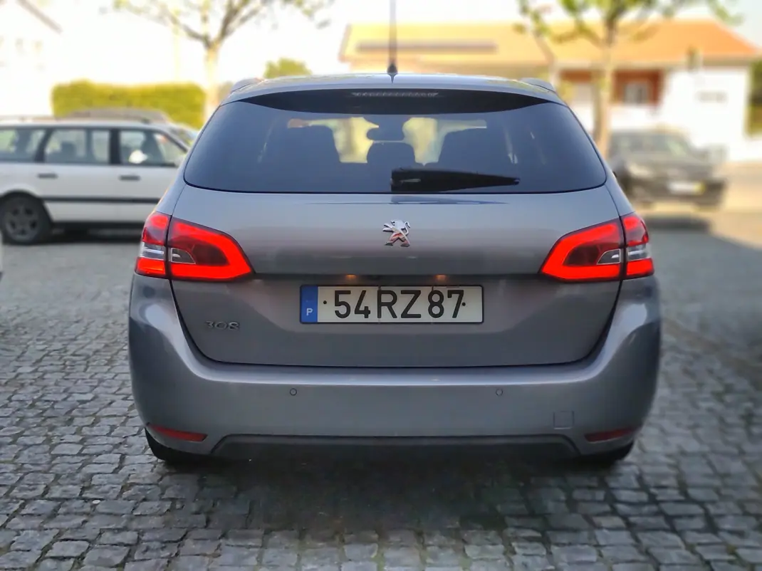 Peugeot 308 2016 - 8750 EUR, 171999 km - AUTO.MOTO.pt - 171999km - foto 7 de 15