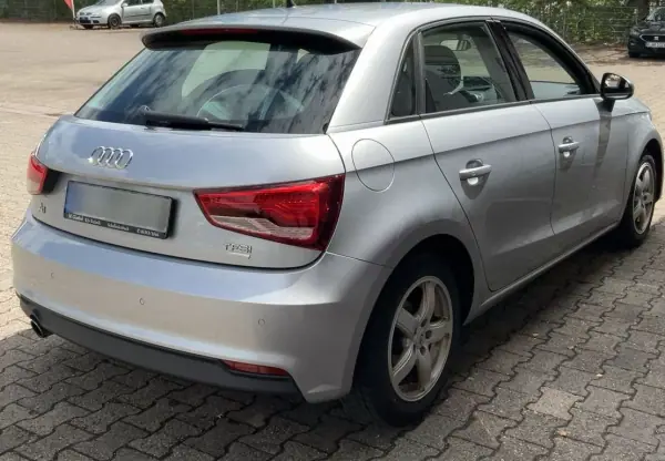 Audi A1 Sportback 2017 - 12995 EUR, 144500 km - AUTO.MOTO.pt - 144500km - foto 11 de 12
