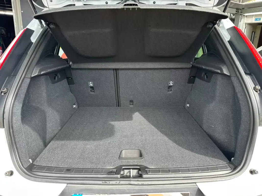 Volvo XC 40 2019 - 24900 EUR, 91623 km - AUTO.MOTO.pt - 91623km - foto 28 de 29