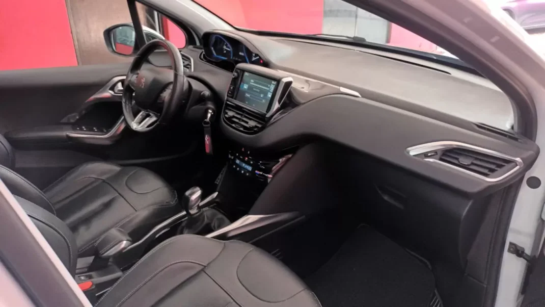 Peugeot 2008 2015 - 11490 EUR, 92490 km - AUTO.MOTO.pt - 92490km - foto 53 de 72