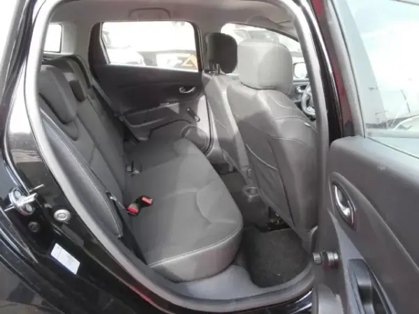 Renault Clio Sport Tourer 2019 - 10600 EUR, 193571 km - AUTO.MOTO.pt - 193571km - foto 22 de 29