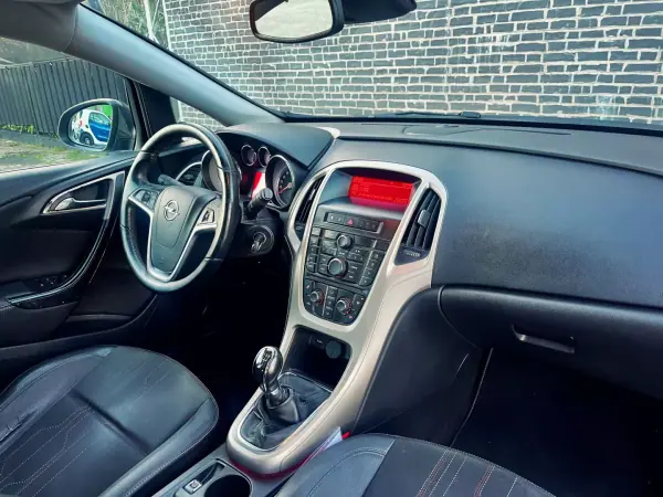Opel Astra 2012 - 7500 EUR, 187000 km - AUTO.MOTO.pt - 187000km - foto 2 de 13