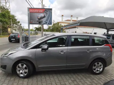 Peugeot 5008 2014 - 10900 EUR, 190000 km - AUTO.MOTO.pt - 190000km - foto 4 de 13