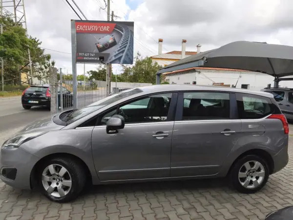 Peugeot 5008 2014 - 10900 EUR, 190000 km - AUTO.MOTO.pt - 190000km - foto 4 de 13