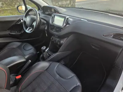 Peugeot 208 2016 - 13990 EUR, 163000 km - AUTO.MOTO.pt - 163000km - foto 15 de 31