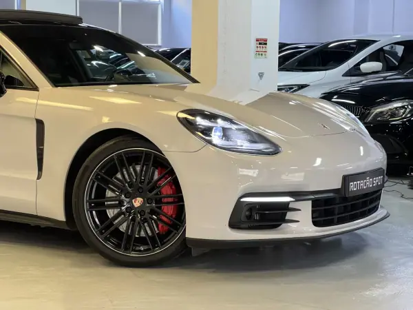Porsche Panamera Sport Turismo 2020 - 74990 EUR, 120000 km - AUTO.MOTO.pt - 120000km - foto 34 de 56