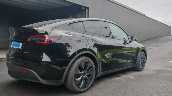 Tesla Model Y 2024 - 49950 EUR, 25000 km - AUTO.MOTO.pt - 25000km - foto 5 de 13