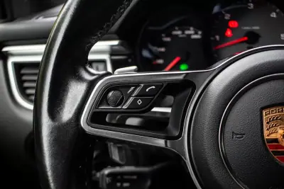 Porsche Macan 2018 - 54990 EUR, 99798 km - AUTO.MOTO.pt - 99798km - foto 15 de 45