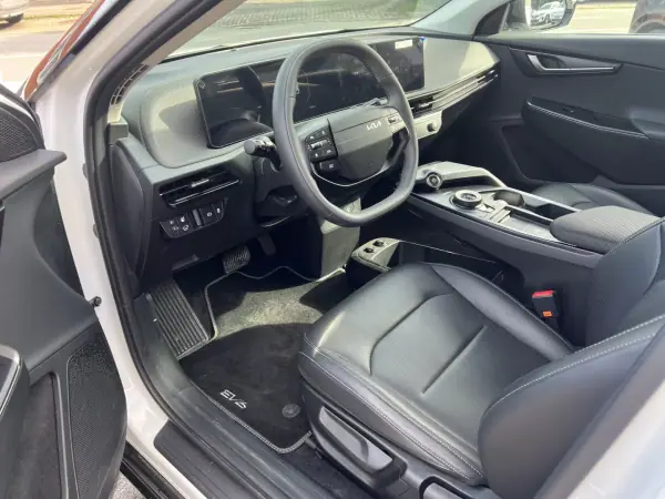Kia EV6 2025 - 44900 EUR, 4400 km - AUTO.MOTO.pt - 4400km - foto 7 de 21
