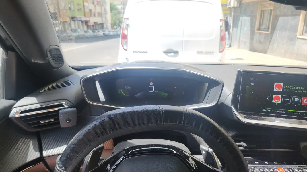 Peugeot 2008 2022 - 18500 EUR, 67000 km - AUTO.MOTO.pt - 67000km - foto 4 de 8