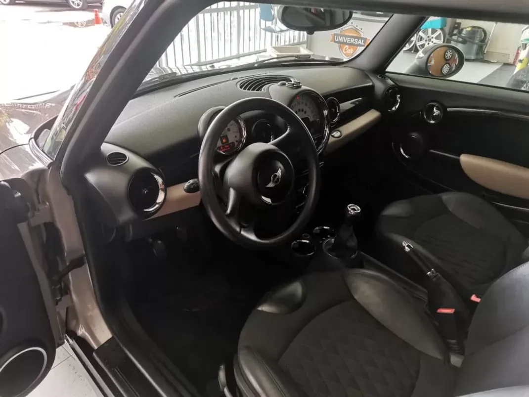 MINI Cooper 2013 - 12900 EUR, 166000 km - AUTO.MOTO.pt - 166000km - foto 7 de 17