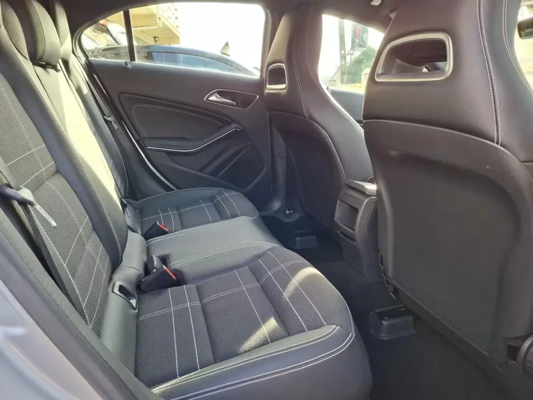 Mercedes-Benz A 180 2017 - 16900 EUR, 125000 km - AUTO.MOTO.pt - 125000km - foto 23 de 31