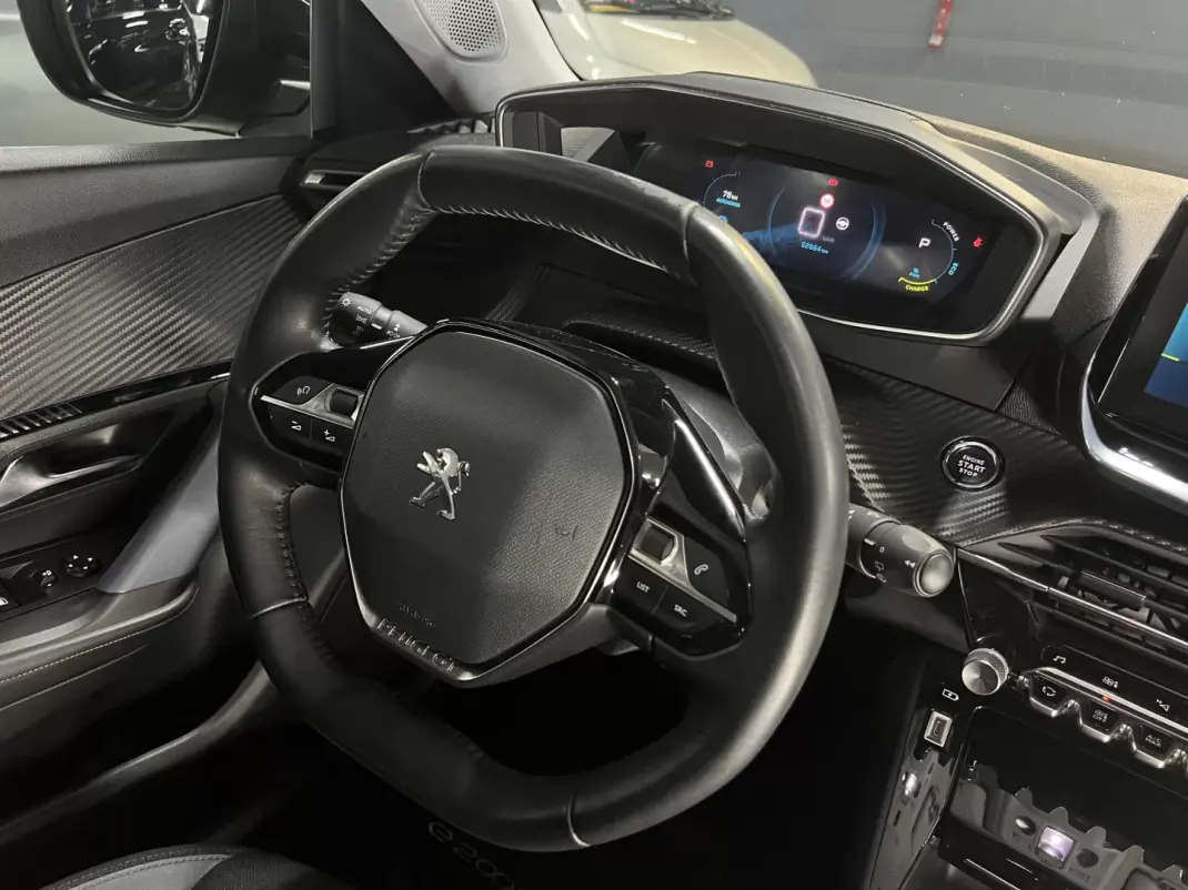 Peugeot e-2008 2020 - 18990 EUR, 50000 km - AUTO.MOTO.pt - 50000km - foto 40 de 51