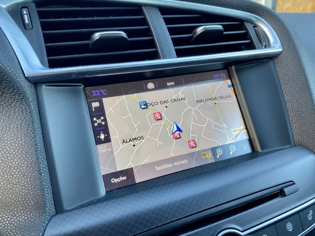 DS DS4 Crossback 2017 - 14990 EUR, 80949 km - AUTO.MOTO.pt - 80949km - foto 8 de 18