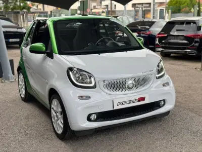 Smart Fortwo Cabrio 2019 - 12900 EUR, 58988 km - AUTO.MOTO.pt - 58988km - foto 18 de 19