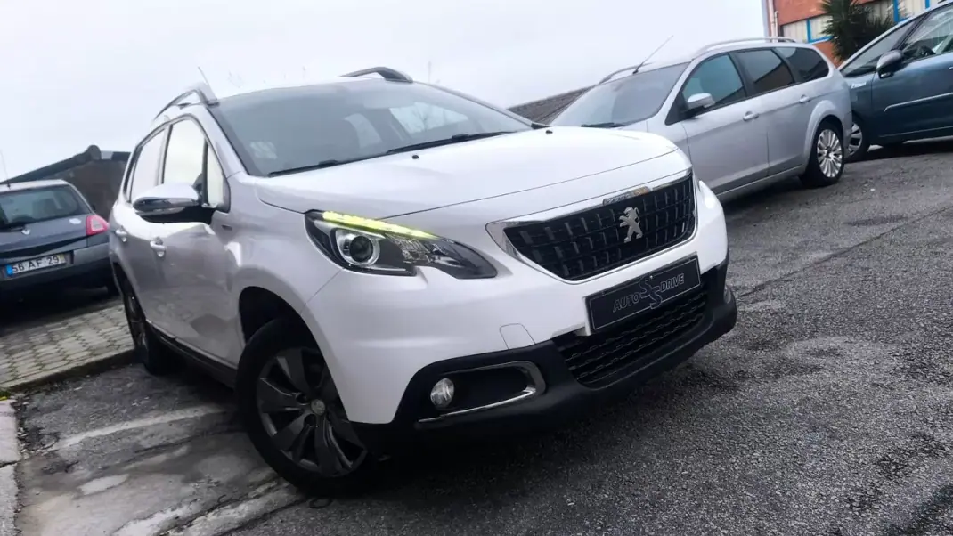 Peugeot 2008 2017 - 10900 EUR, 145000 km - AUTO.MOTO.pt - 145000km - foto 2 de 16