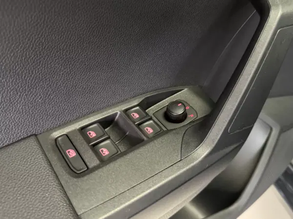 SEAT Ibiza 2019 - 11450 EUR, 70284 km - AUTO.MOTO.pt - 70284km - foto 32 de 39