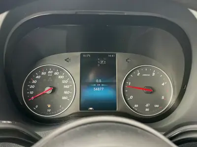 Mercedes-Benz Sprinter 515 CDI Contentor + Plataforma Elevatória 2023 - 49750 EUR, 54000 km - AUTO.MOTO.pt - 54000km - foto 32 de 33
