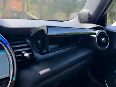 MINI Cooper S 2015 - 21999 EUR, 155500 km - AUTO.MOTO.pt - 155500km - foto 9 de 15