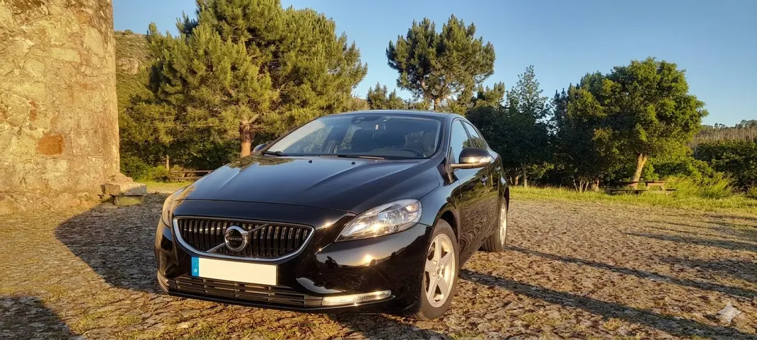 Volvo V40 2018 - 13500 EUR, 140000 km - AUTO.MOTO.pt - 140000km - foto 5 de 7