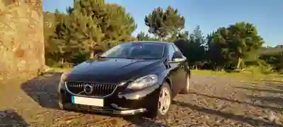 Volvo V40 2018 - 13500 EUR, 140000 km - AUTO.MOTO.pt - 140000km - foto 5 de 7