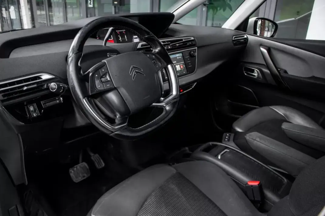 Citroën C4 Spacetourer 2019 - 10550 EUR, 304577 km - AUTO.MOTO.pt - 304577km - foto 25 de 45