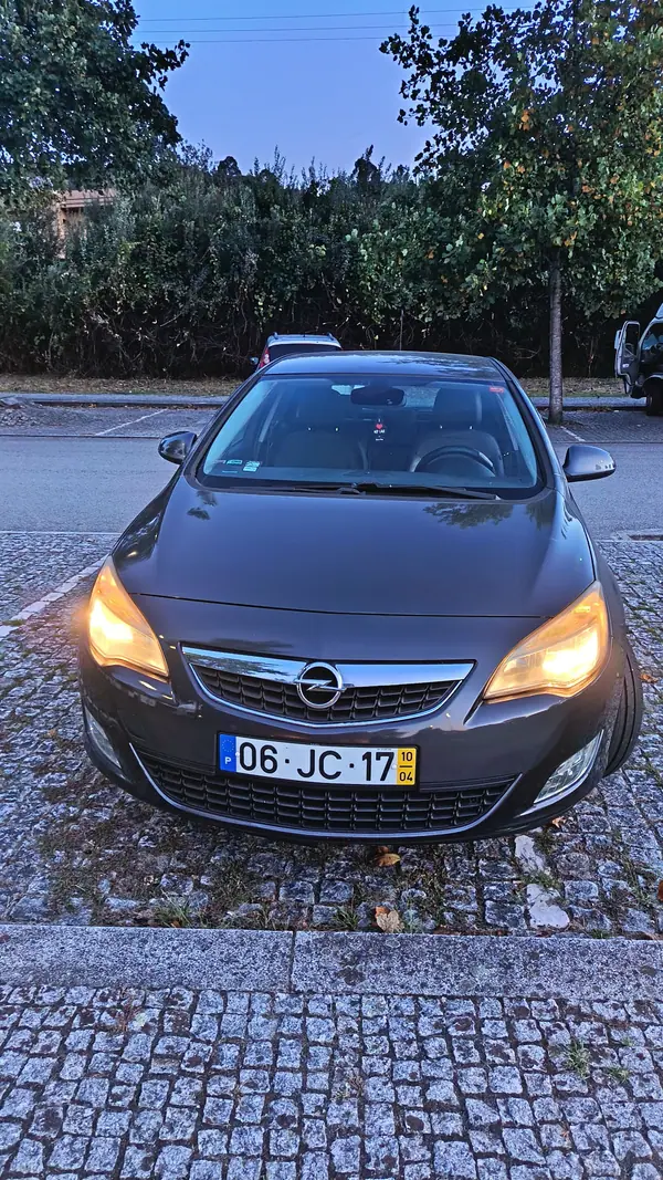Opel Astra 1.4 Enjoy 2010 Petrol