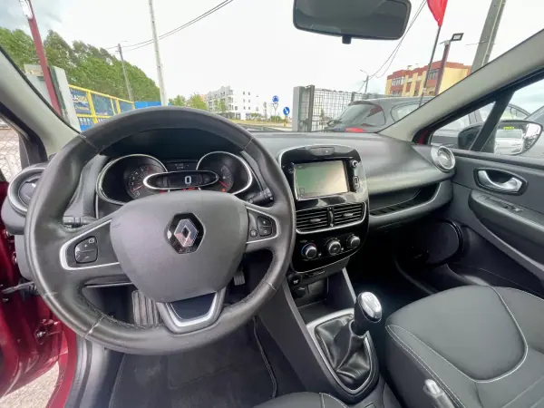 Renault Clio Sport Tourer 2018 - 11350 EUR, 87109 km - AUTO.MOTO.pt - 87109km - foto 10 de 27
