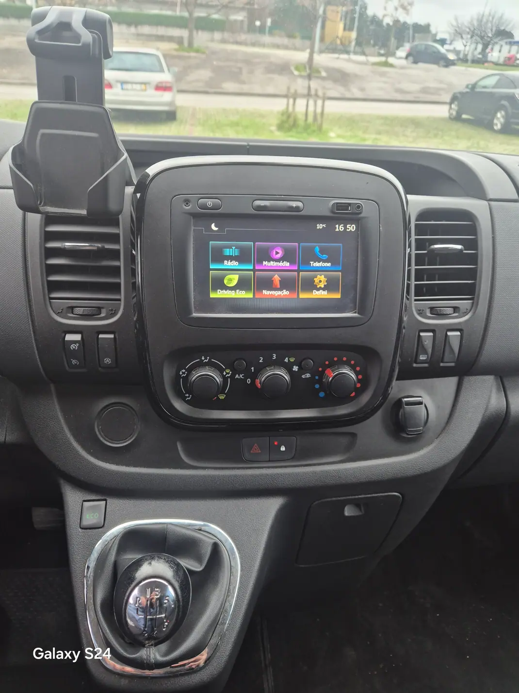 Opel Vivaro 2018 - 12900 EUR, 220000 km - AUTO.MOTO.pt - 220000km - foto 10 de 12