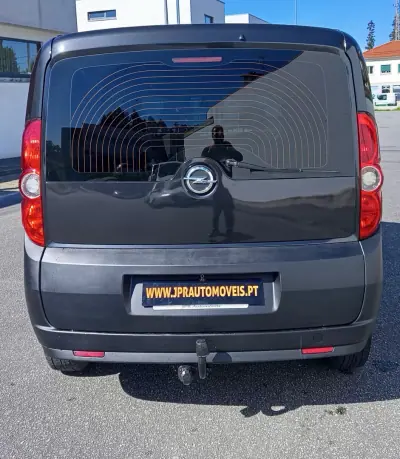 Opel Combo 2014 - 8490 EUR, 146000 km - AUTO.MOTO.pt - 146000km - foto 8 de 16