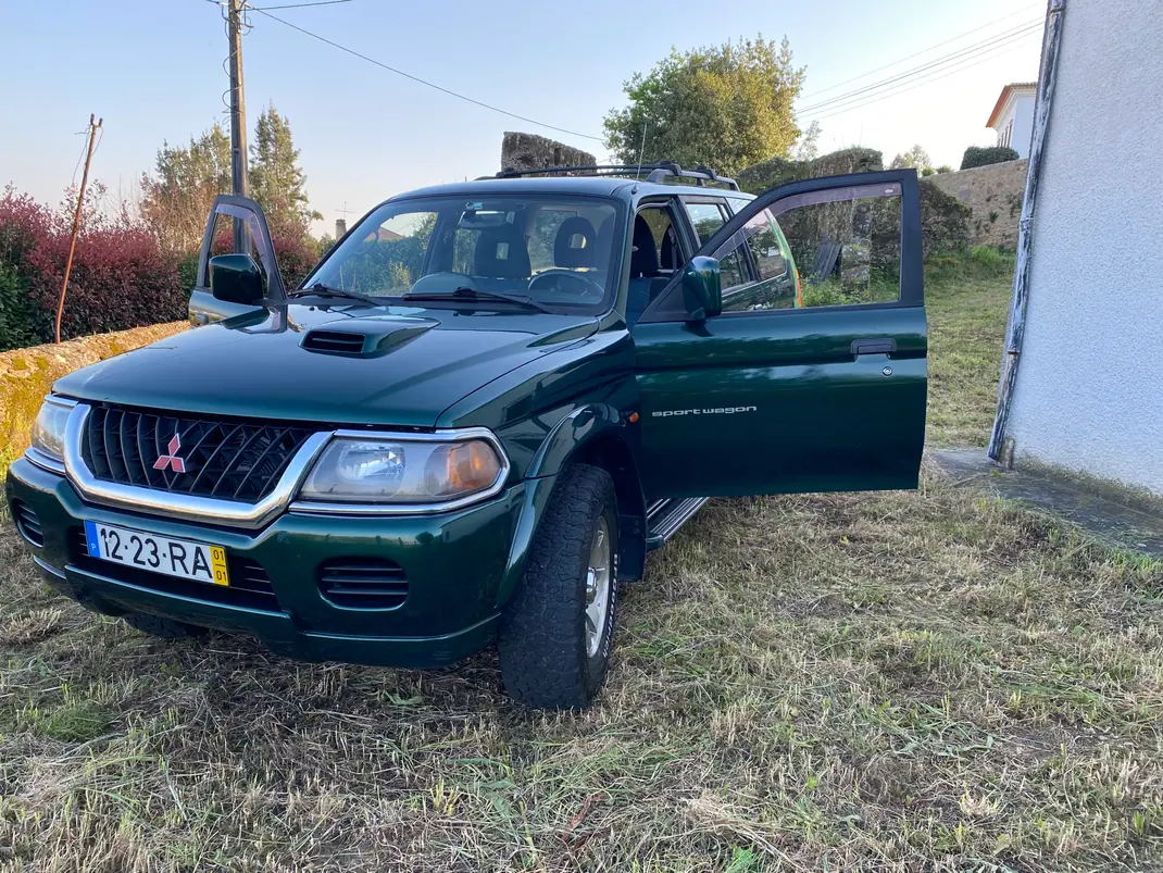 Mitsubishi Pajero 2001 - 12750 EUR, 199500 km - AUTO.MOTO.pt - 199500km - foto 4 de 11