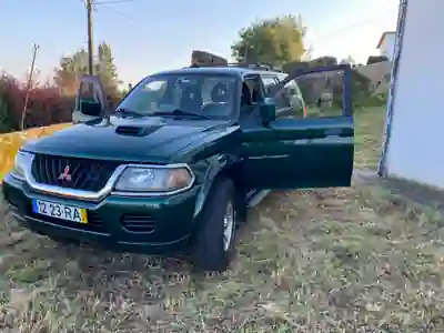 Mitsubishi Pajero 2001 - 12750 EUR, 199500 km - AUTO.MOTO.pt - 199500km - foto 4 de 11