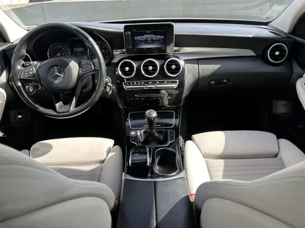 Mercedes-Benz C 180 2015 - 12900 EUR, 280000 km - AUTO.MOTO.pt - 280000km - foto 31 de 69