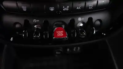 MINI Clubman 2019 - 14800 EUR, 267000 km - AUTO.MOTO.pt - 267000km - foto 17 de 23