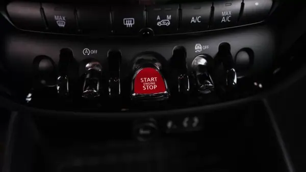 MINI Clubman 2019 - 14800 EUR, 267000 km - AUTO.MOTO.pt - 267000km - foto 17 de 23