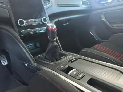 Renault Mégane 2021 - 19900 EUR, 72500 km - AUTO.MOTO.pt - 72500km - foto 18 de 25