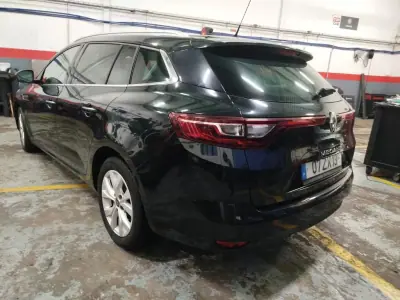 Renault Mégane Sport Tourer 2020 - 14499 EUR, 91021 km - AUTO.MOTO.pt - 91021km - foto 2 de 10